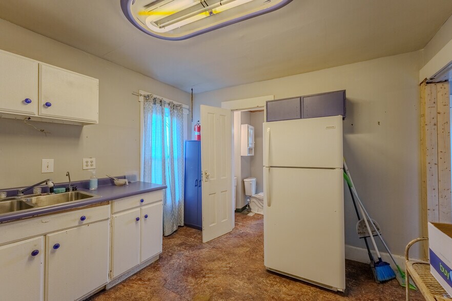 More Photos Of 101 W National Rd, Englewood Freestanding For Sale