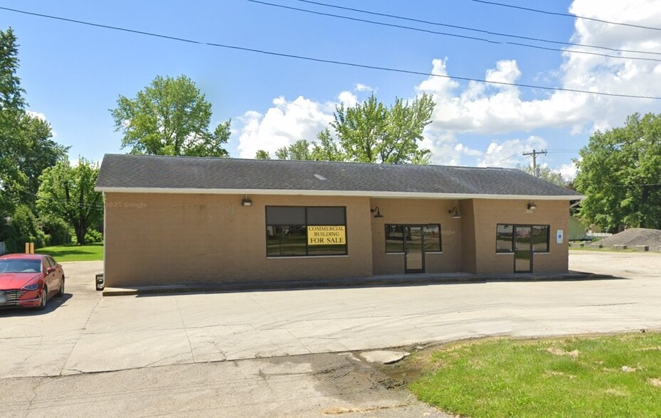 Primary Photo Of 381 IL-121, Bethany Restaurant For Sale
