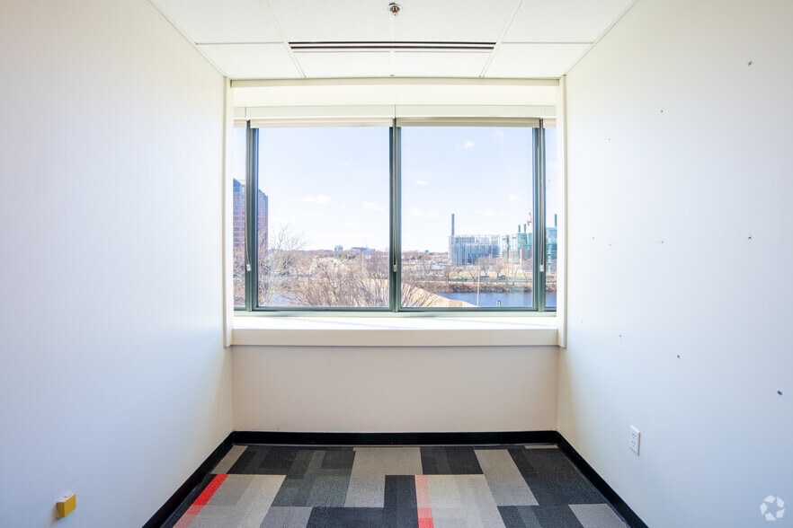 More Photos Of 810 Memorial Dr, Cambridge Office For Lease