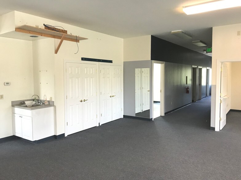 More Photos Of 2051 Northwestern Pike, Winchester Bank For Lease