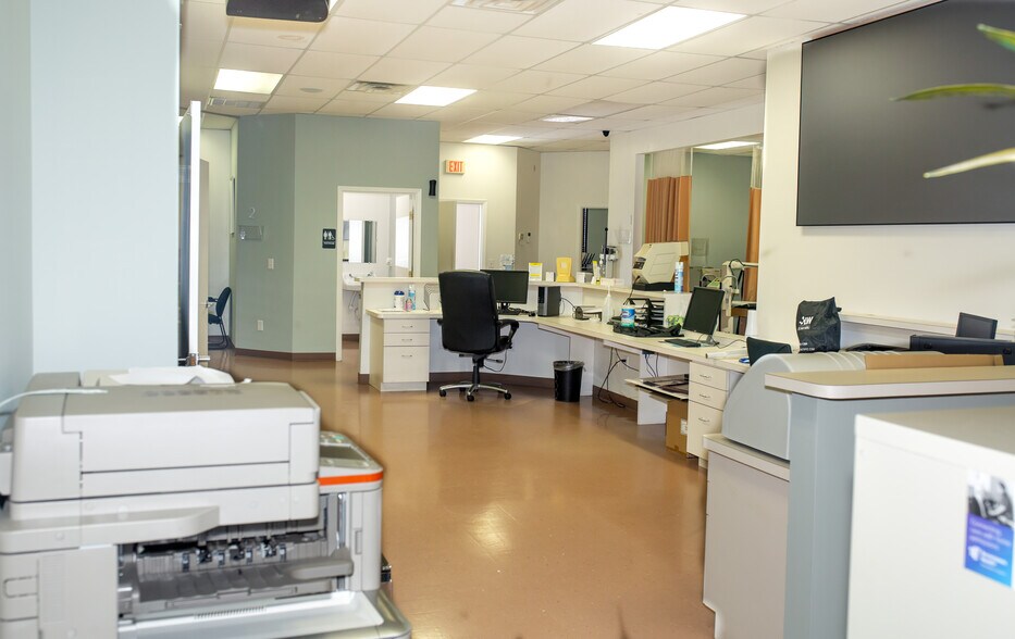 More Photos Of 15410 Ridge Park Dr, Houston Office For Sale