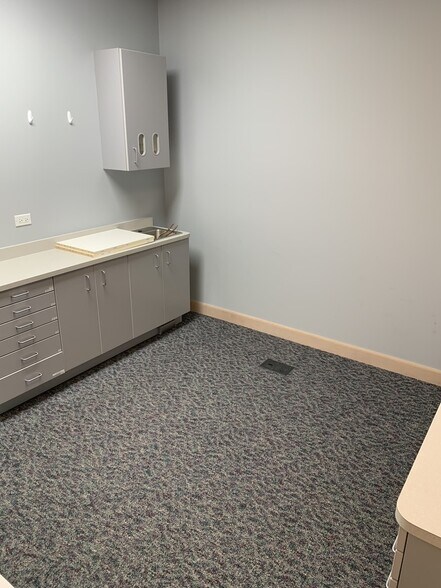 More Photos Of 33 W Higgins Rd, South Barrington Unknown For Lease