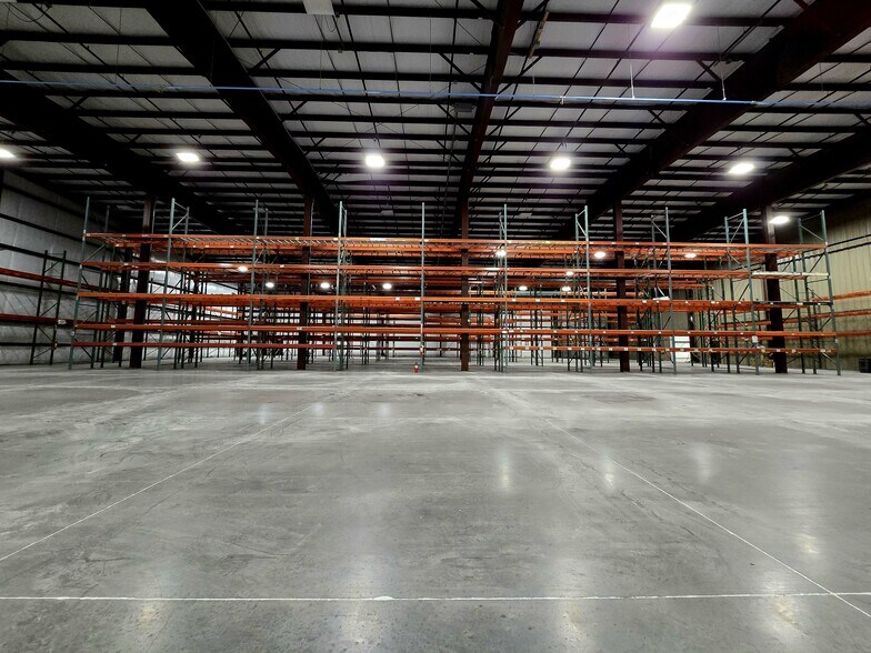 More Photos Of 231 Commerce Dr, Fall River Warehouse For Lease