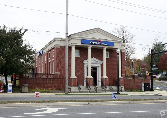 Primary Photo Of 5222 Lee Hwy, Arlington Bank For Lease