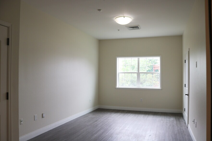 More Photos Of 20271 Stone Oak Pkwy, San Antonio Skilled Nursing Facility For Sale