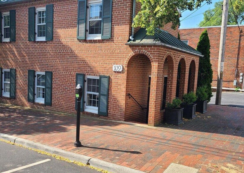 More Photos Of 109 Amherst St, Winchester Medical For Lease