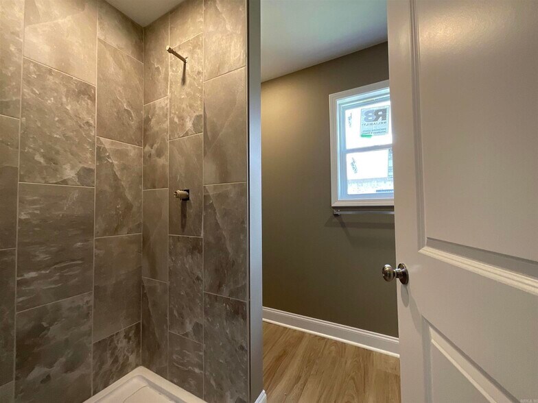 More Photos Of 405 & 407 E Center Street, Jacksonville Specialty For Sale