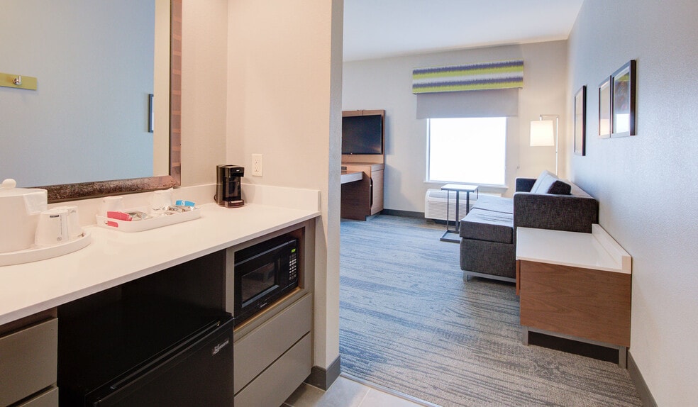 More Photos Of 4617 7th St, Bay City Hotel For Sale