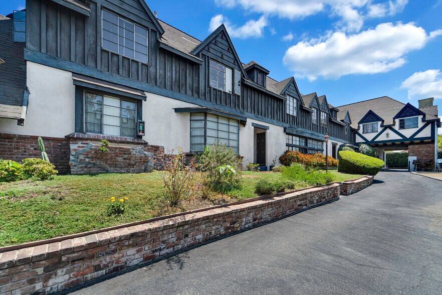 More Photos Of 2556-2664 1/2 W 5th St, Los Angeles Apartments For Sale