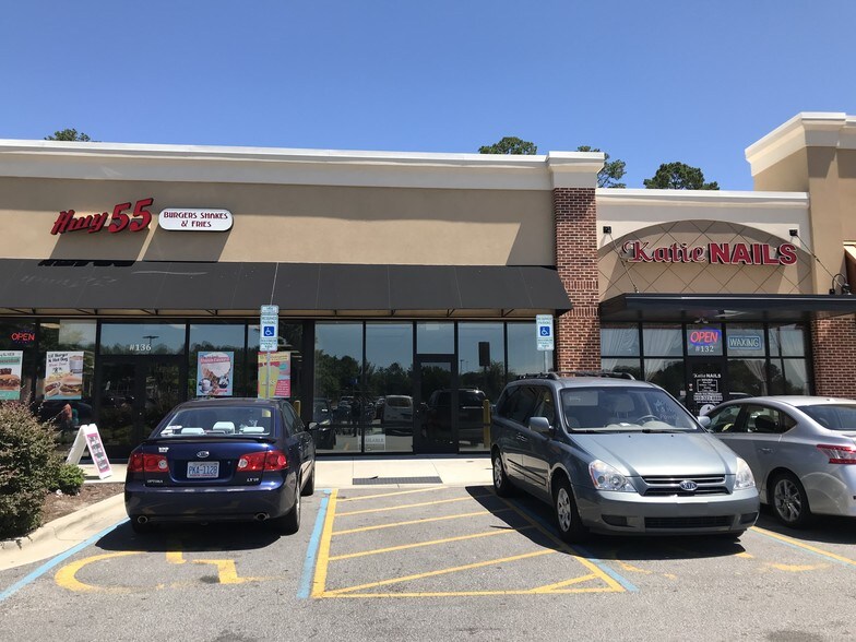 More Photos Of Airport Plz, Fayetteville Freestanding For Lease