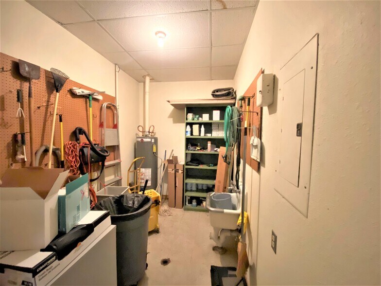 More Photos Of 119 S Main St, Lockhart Office For Lease