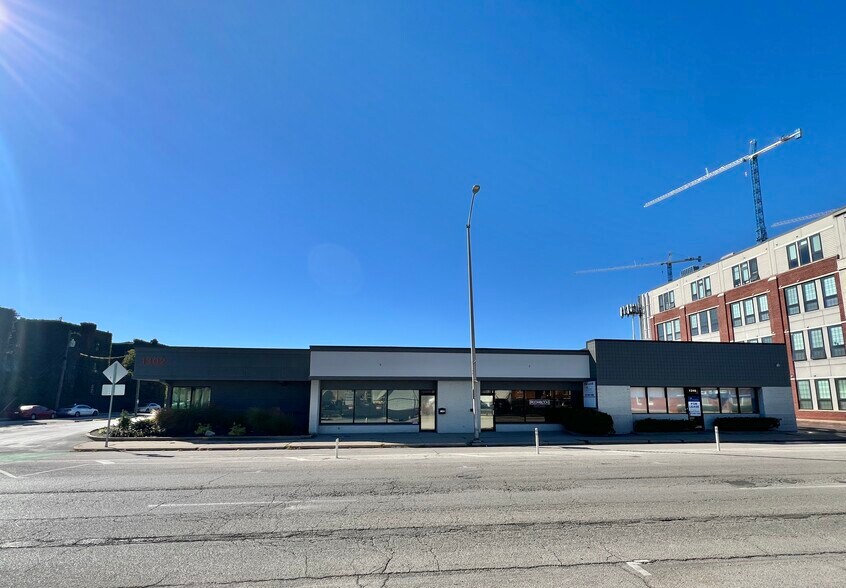 More Photos Of 1340 N Illinois St, Indianapolis Showroom For Lease