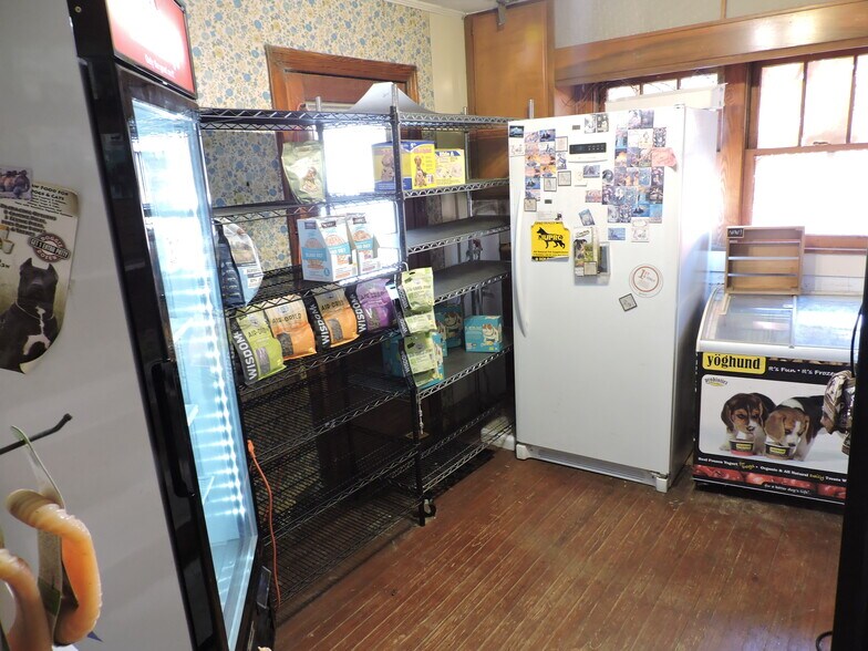 More Photos Of 535 College Dr, Middleburg General Retail For Sale