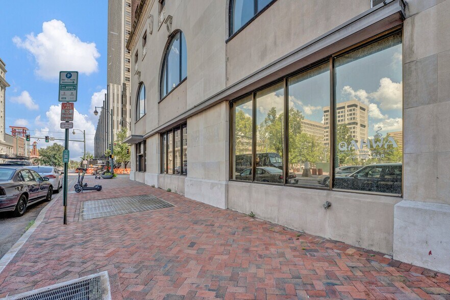 More Photos Of 109 N Main St, Memphis Apartments For Lease