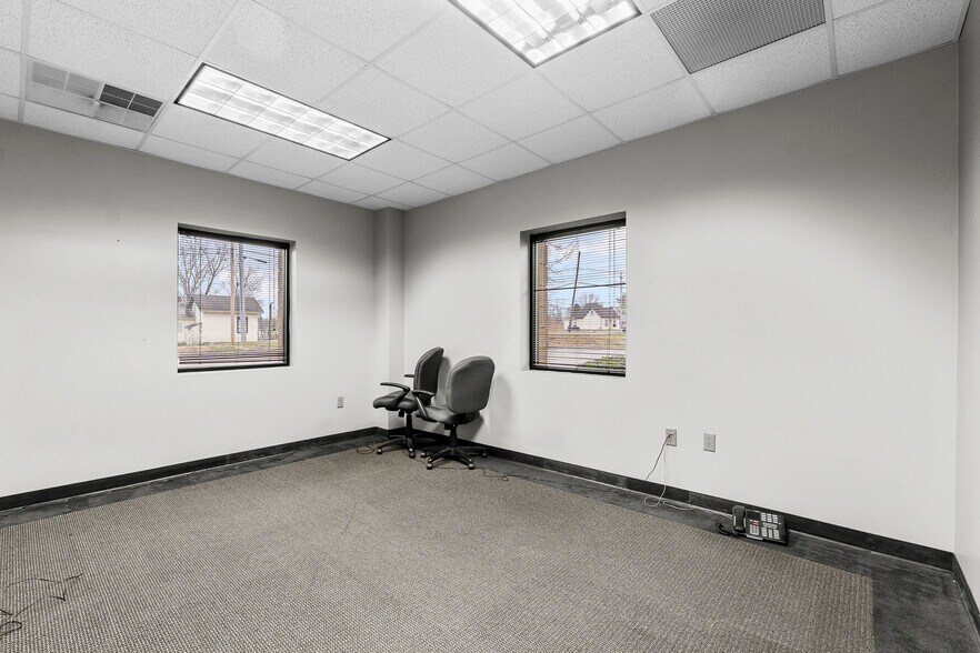 More Photos Of 7200 Highway 150, Greenville Office For Sale