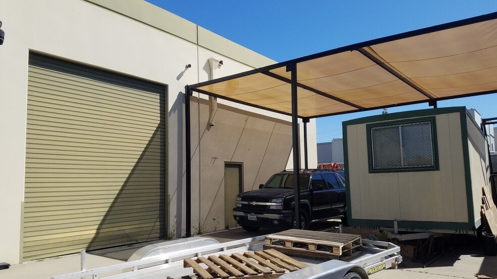 More Photos Of 900 W 10th St, Azusa Warehouse For Lease