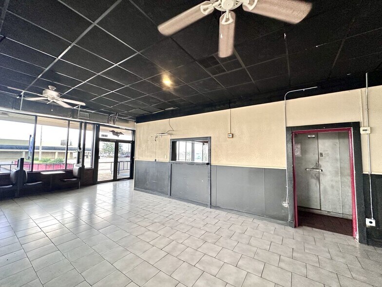 More Photos Of 3507 Pace Blvd, Pensacola Restaurant For Sale