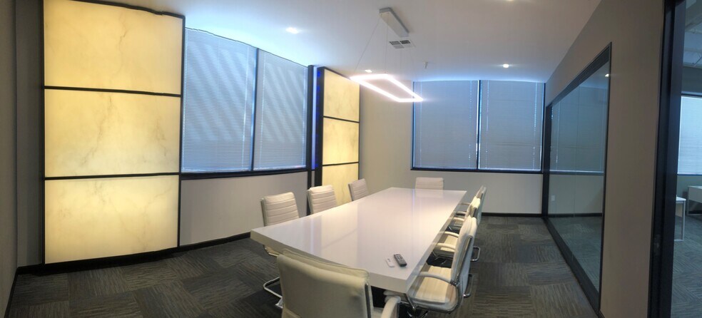 More Photos Of 2102 Dennison St, Oakland Flex For Lease