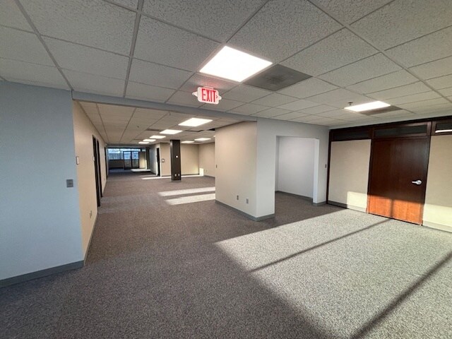 More Photos Of 610 E Walnut St, Evansville Office For Sale