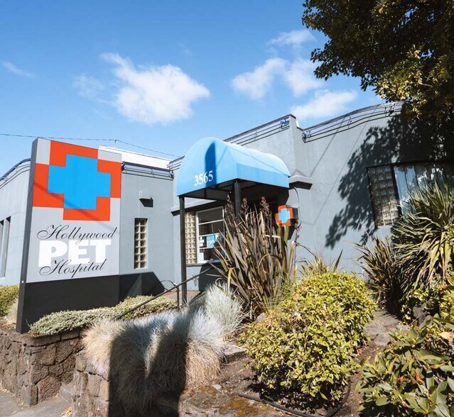 More Photos Of 3565 NE Sandy Blvd, Portland Storefront Retail Residential For Lease