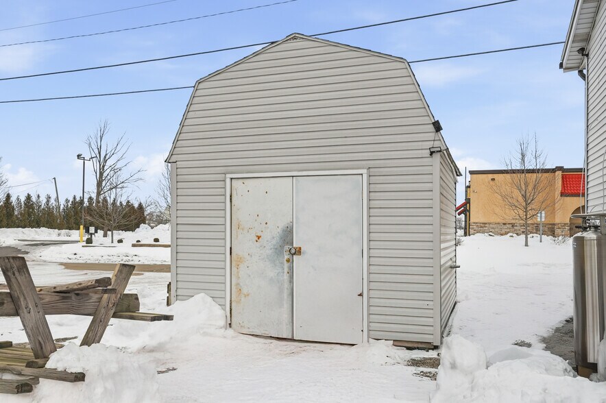 More Photos Of 3823 N Broadway Ave, Muncie Bar For Sale