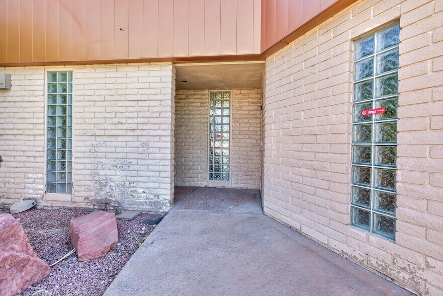 More Photos Of 872 E Sahara Ave, Las Vegas Medical For Lease