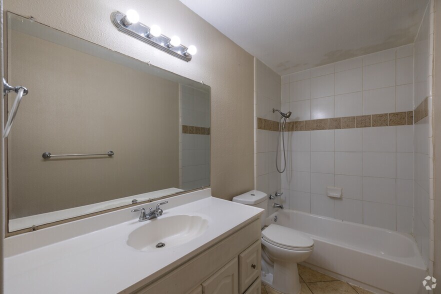 More Photos Of 1101 E Main St, League City Apartments For Sale