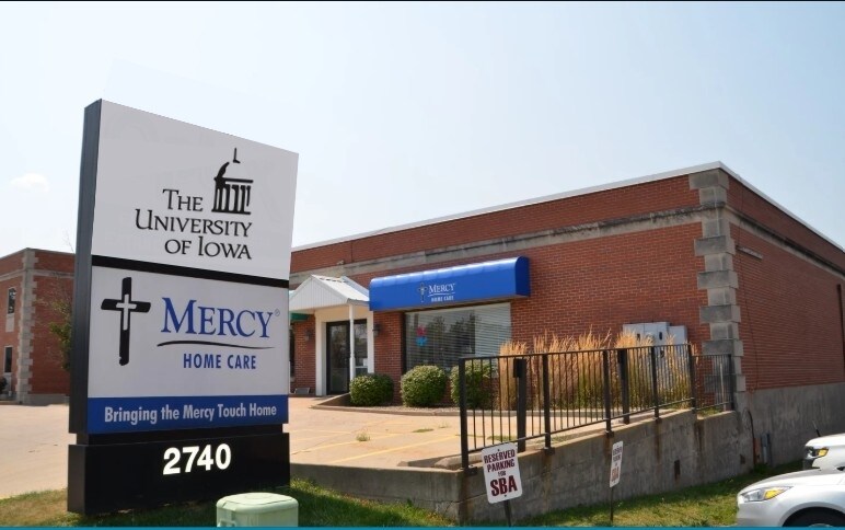 Primary Photo Of 2740 1st Ave NE, Cedar Rapids General Retail For Sale