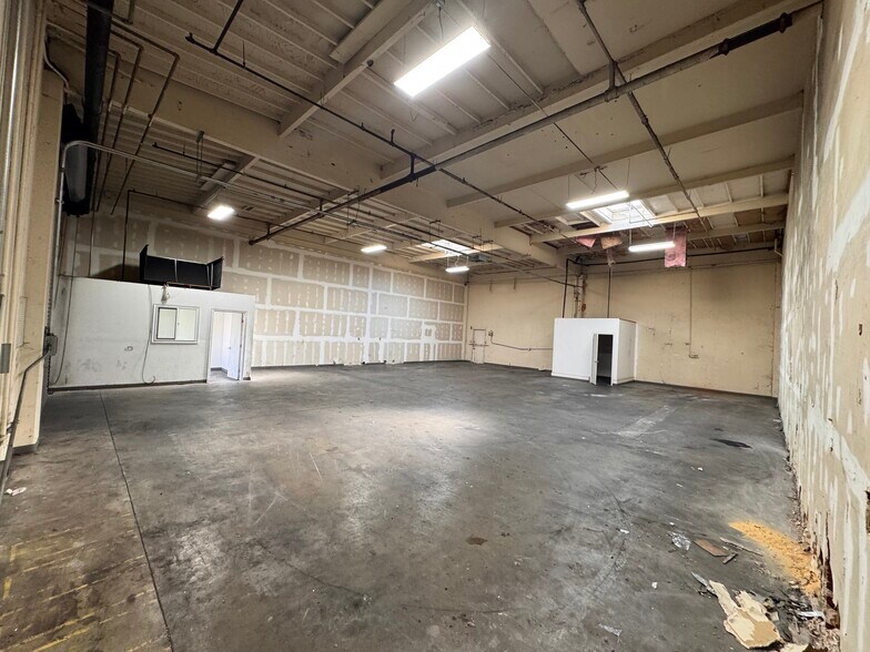 More Photos Of 2400-2496 Teagarden St, San Leandro Warehouse For Lease