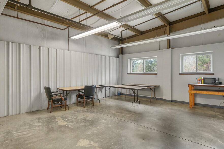 More Photos Of 205 Industrial Pike, Whitwell Manufacturing For Sale