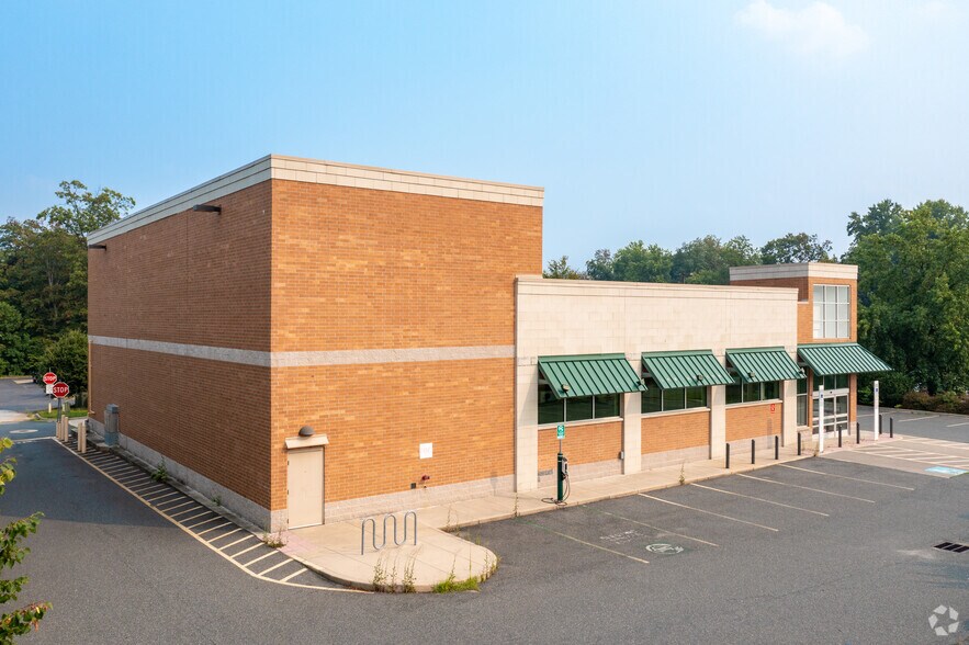 More Photos Of 585 Marketplace Dr, Bel Air Drugstore For Lease