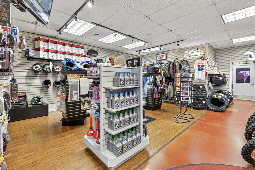 More Photos Of 2350 Dairy Rd, Lancaster Auto Dealership For Lease