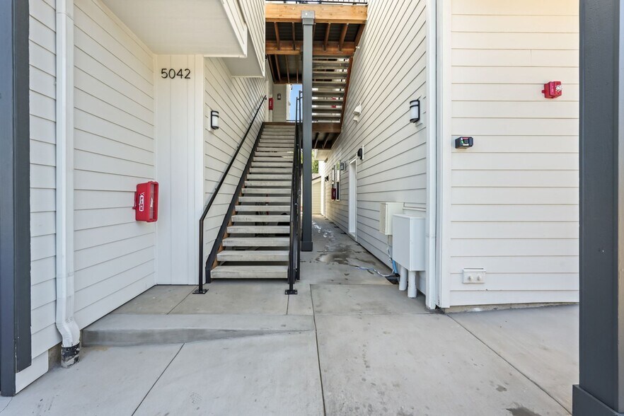 More Photos Of 5042 NE Fremont St, Portland Apartments For Sale