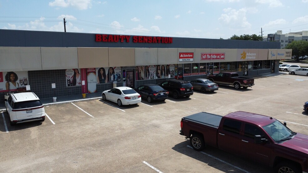 More Photos Of 9211-9295 S Main St, Houston Unknown For Lease