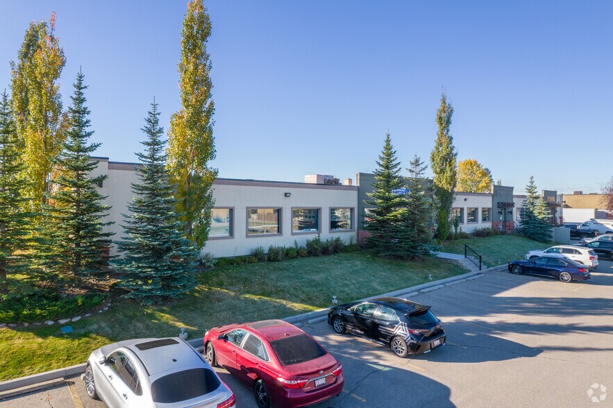 More Photos Of 3603-3639 8 St SE, Calgary Light Distribution For Lease