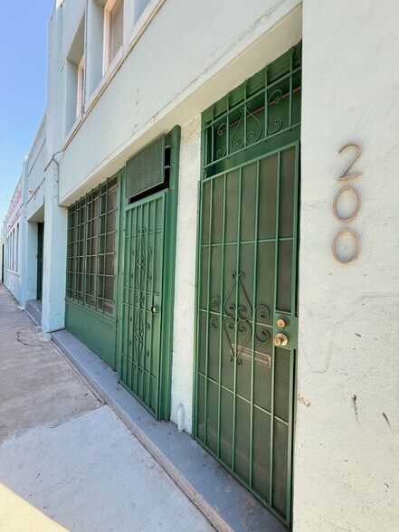 More Photos Of 200 Westminster Ave, Venice Office For Lease