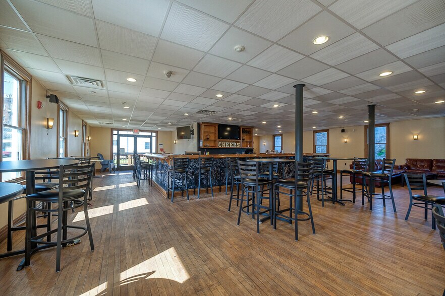 More Photos Of 1 Main St, Lyndora Restaurant For Lease