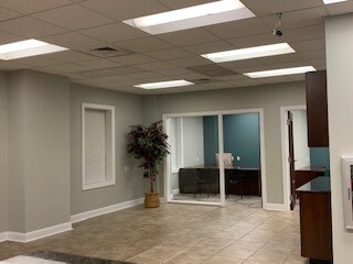 More Photos Of 1406 Colorado St, Salem Bank For Sale