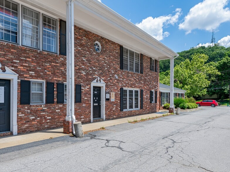 More Photos Of 5 Doctors Park, Asheville Medical For Lease