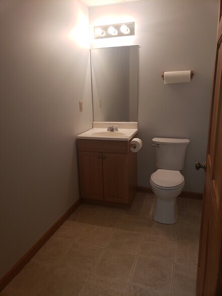 More Photos Of 1512 W 96th Ave, Crown Point Office Residential For Lease