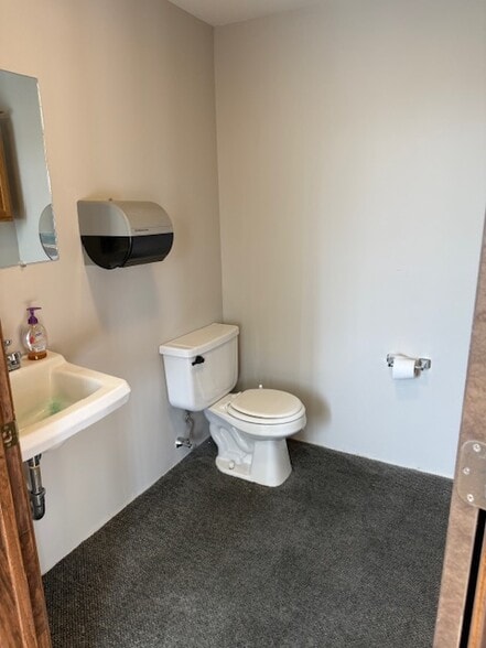 More Photos Of 21 Mohawk Trl, Greenfield Unknown For Lease