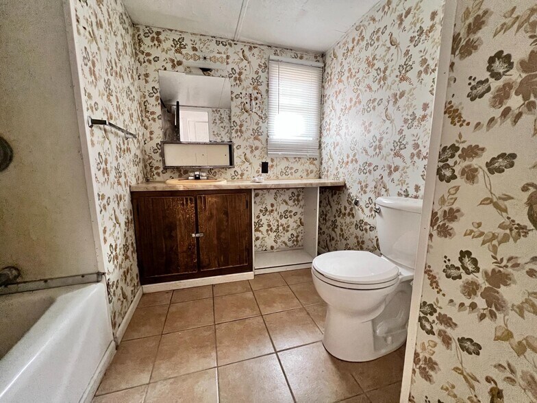 More Photos Of 409 N Commercial Ave, Wallace Apartments For Sale