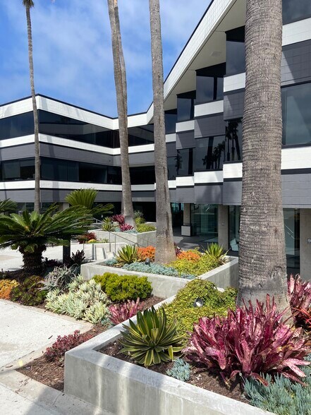 More Photos Of 888 Prospect St, La Jolla Office For Lease
