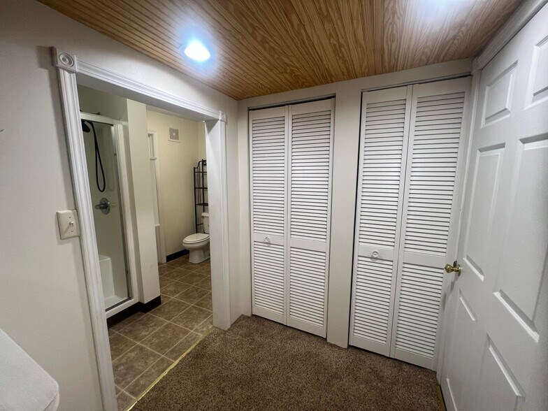 More Photos Of 380 S Main St, De Graff Light Manufacturing For Sale