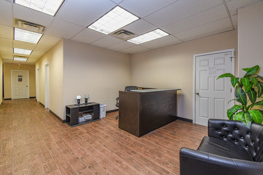 More Photos Of 315 Industrial Park Blvd, Willis Light Manufacturing For Sale