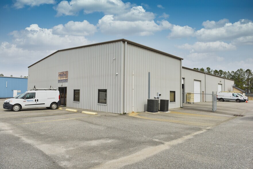 More Photos Of 1060 Drop Off Dr, Summerville Warehouse For Lease