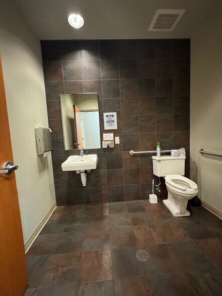 More Photos Of 100 E Market St, Lewistown Flex For Lease
