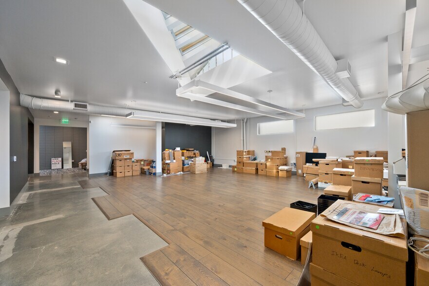 More Photos Of 953 N Cole Ave, Los Angeles Office For Lease