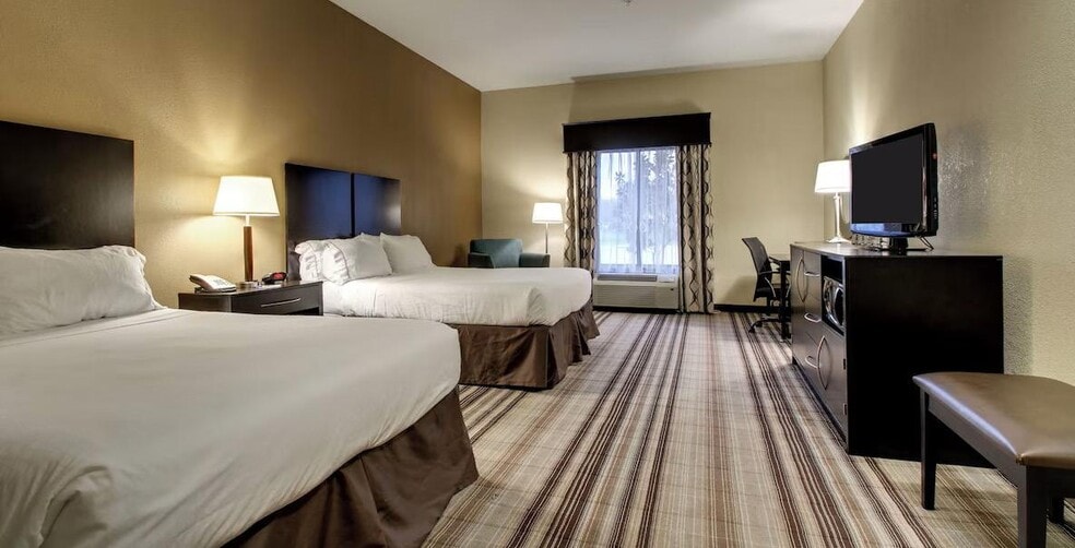 More Photos Of 639 S Canal St, Natchez Hotel For Sale