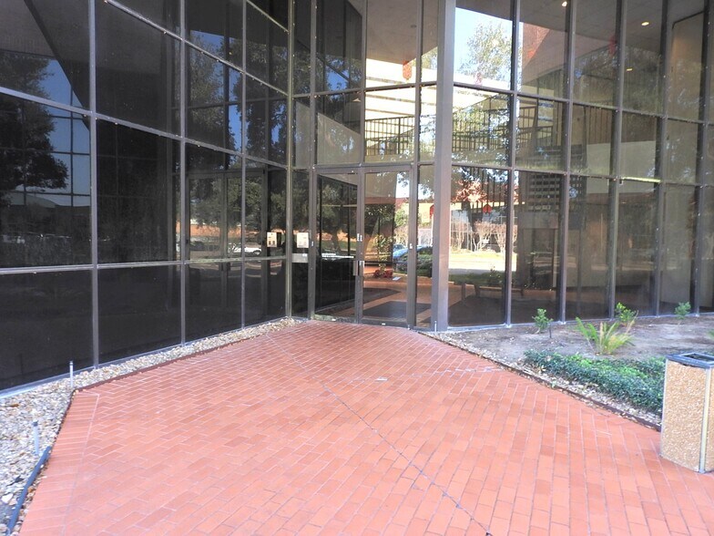 More Photos Of 13313 Southwest Fwy, Sugar Land Office Residential For Lease